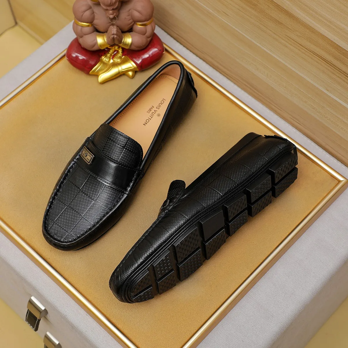 Men's shoes 💰360 💰 LV Louis Vuitton's top-quality Peaches men's shoes 💯Original copy of the official website, the upper is made of imported official website 1:1 material ❌Italian 🇮🇹 cowhide surface, imported pigskin lining. It’s definitely not made with ordinary craftsmanship, it’s the model used by celebrities! The factory’s craftsmanship is designed to create the most perfect shoes for trendy men! Colors available! 38-44 yards